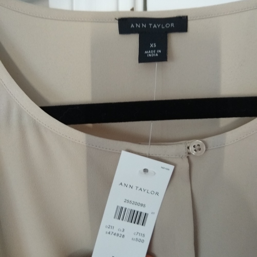 Anne Taylor Gathered Blouse - Picture 3 of 4